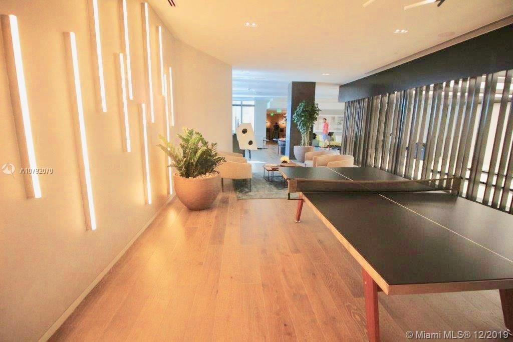 Недавно продано: $619,000 (2 спален, 2 ванн, 1067 Квадратных фут)
