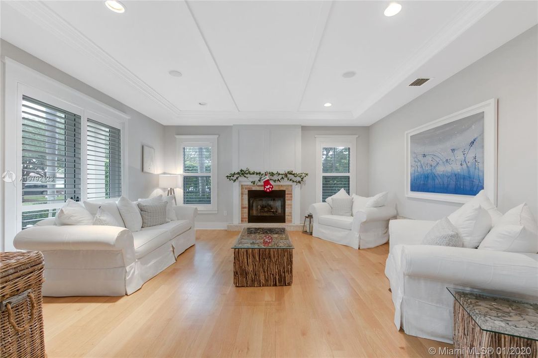 Formal Living Room. Bahama blinds. Working Fireplace (gas).