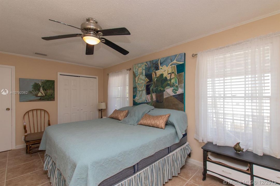 Recently Sold: $699,000 (2 beds, 3 baths, 2592 Square Feet)