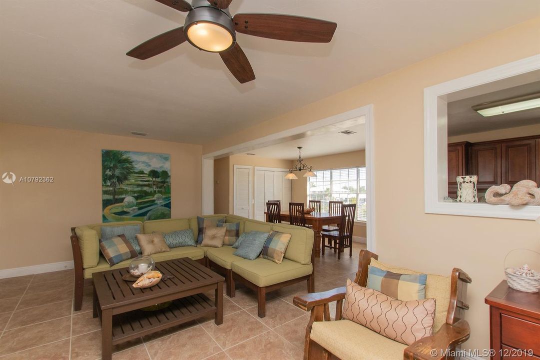 Recently Sold: $699,000 (2 beds, 3 baths, 2592 Square Feet)