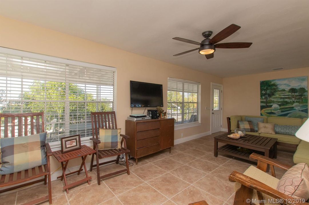 Recently Sold: $699,000 (2 beds, 3 baths, 2592 Square Feet)