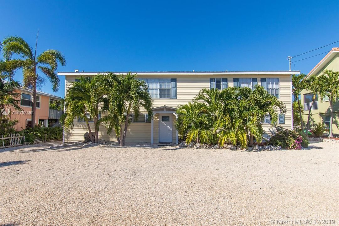 Recently Sold: $699,000 (2 beds, 3 baths, 2592 Square Feet)