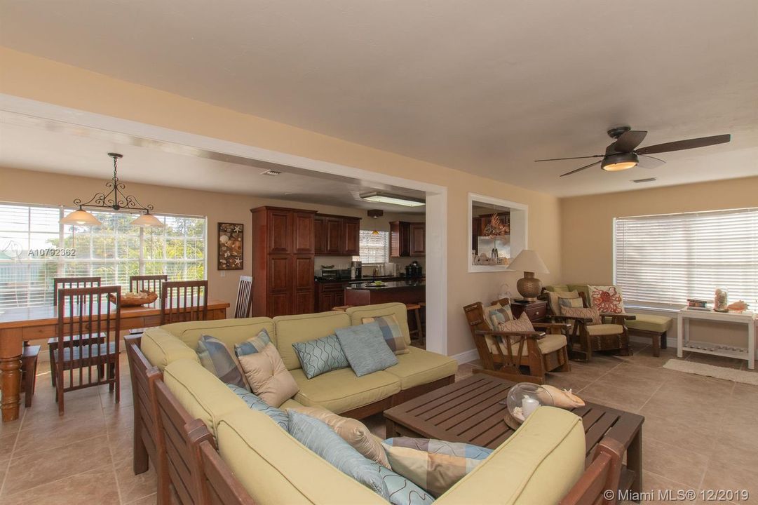 Recently Sold: $699,000 (2 beds, 3 baths, 2592 Square Feet)