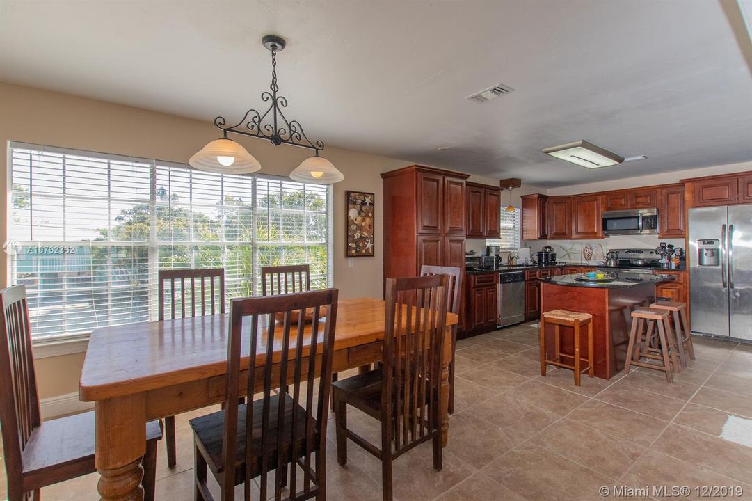 Recently Sold: $699,000 (2 beds, 3 baths, 2592 Square Feet)