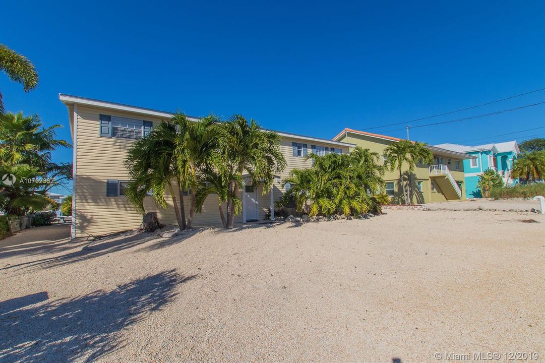 Recently Sold: $699,000 (2 beds, 3 baths, 2592 Square Feet)