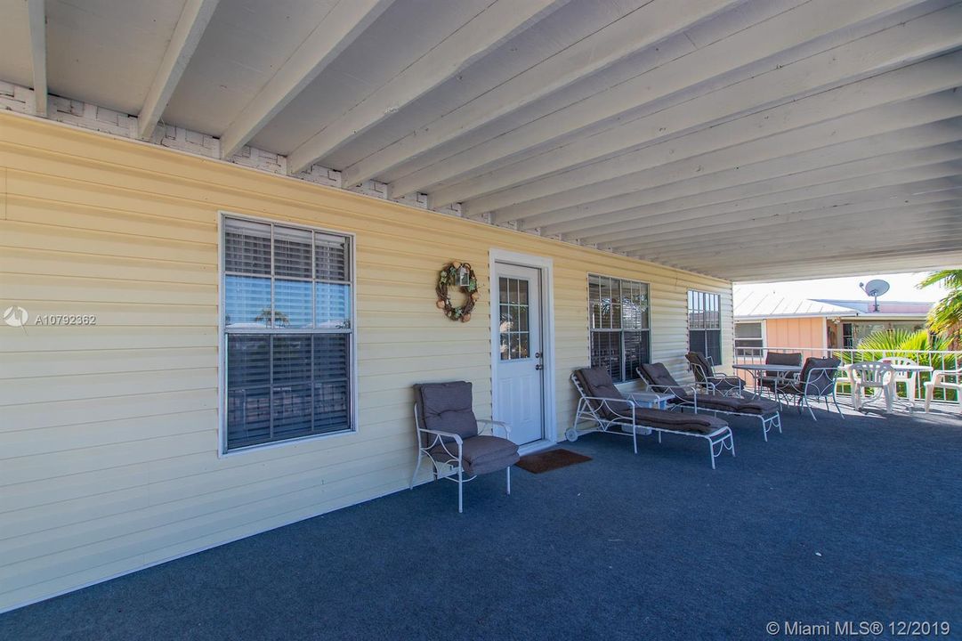 Recently Sold: $699,000 (2 beds, 3 baths, 2592 Square Feet)