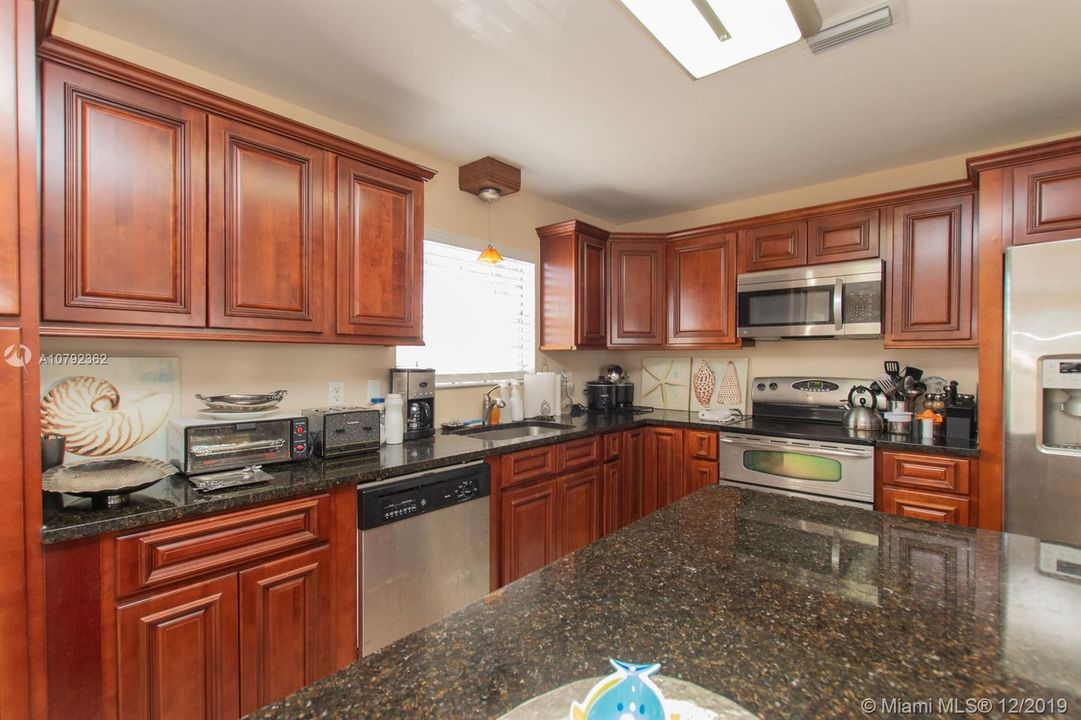 Recently Sold: $699,000 (2 beds, 3 baths, 2592 Square Feet)