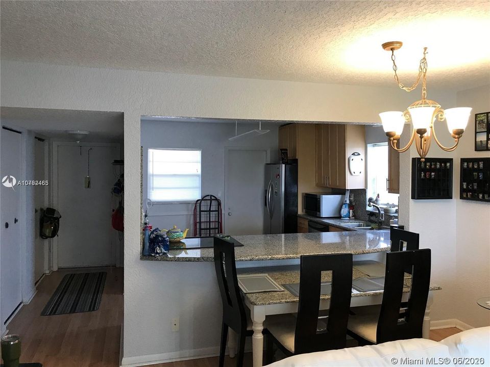 Vendido Recientemente: $154,900 (2 camas, 2 baños, 1170 Pies cuadrados)