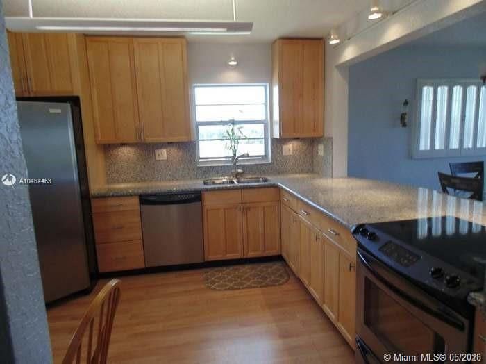 Vendido Recientemente: $154,900 (2 camas, 2 baños, 1170 Pies cuadrados)