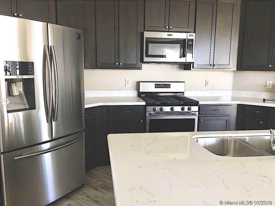 Recently Rented: $2,200 (5 beds, 3 baths, 2918 Square Feet)