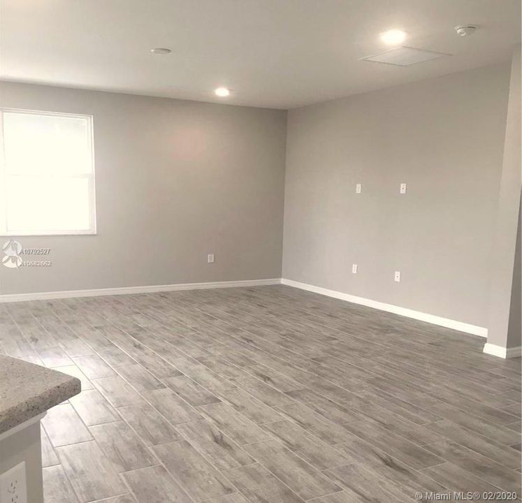 Recently Rented: $2,200 (5 beds, 3 baths, 2918 Square Feet)
