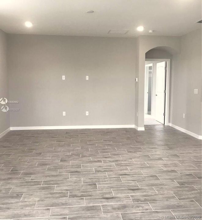 Recently Rented: $2,200 (5 beds, 3 baths, 2918 Square Feet)