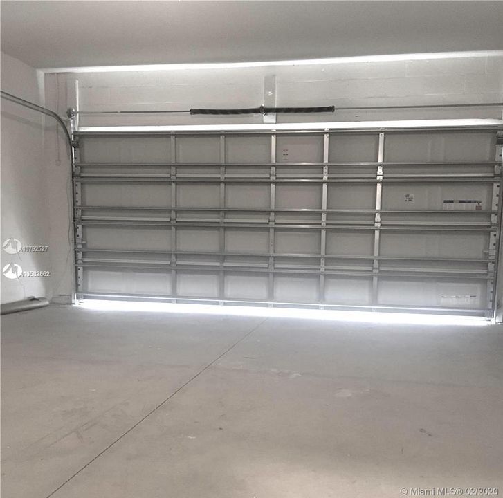 Recently Rented: $2,200 (5 beds, 3 baths, 2918 Square Feet)