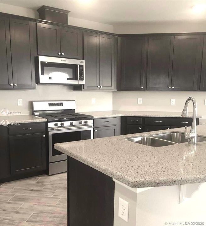 Recently Rented: $2,200 (5 beds, 3 baths, 2918 Square Feet)