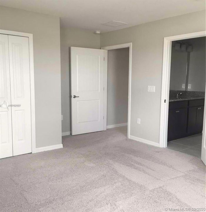 Recently Rented: $2,200 (5 beds, 3 baths, 2918 Square Feet)
