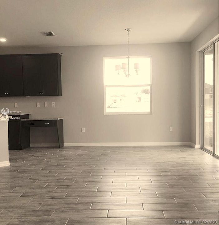 Recently Rented: $2,200 (5 beds, 3 baths, 2918 Square Feet)