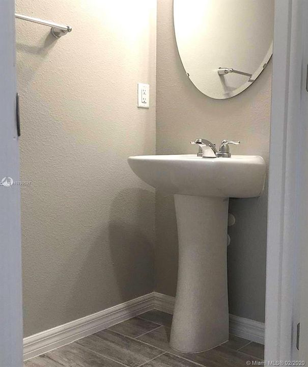 Recently Rented: $2,200 (5 beds, 3 baths, 2918 Square Feet)
