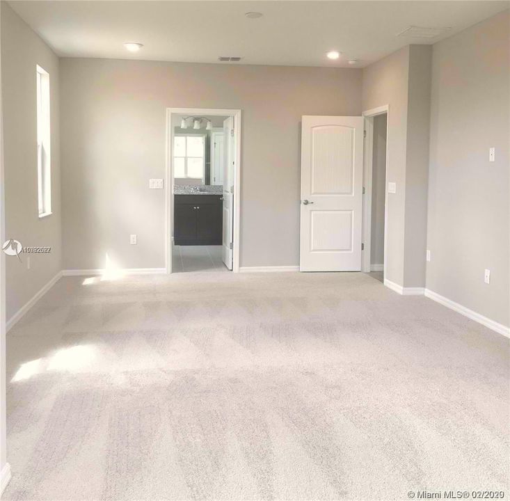 Recently Rented: $2,200 (5 beds, 3 baths, 2918 Square Feet)
