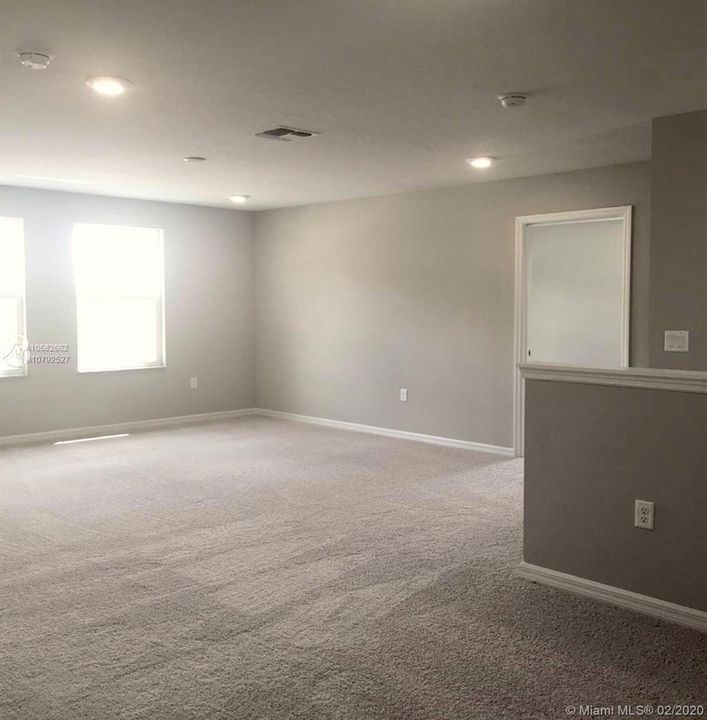 Recently Rented: $2,200 (5 beds, 3 baths, 2918 Square Feet)