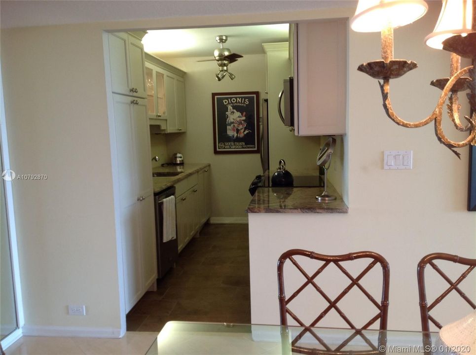 最近售出: $325,000 (2 贝兹, 2 浴室, 1322 平方英尺)