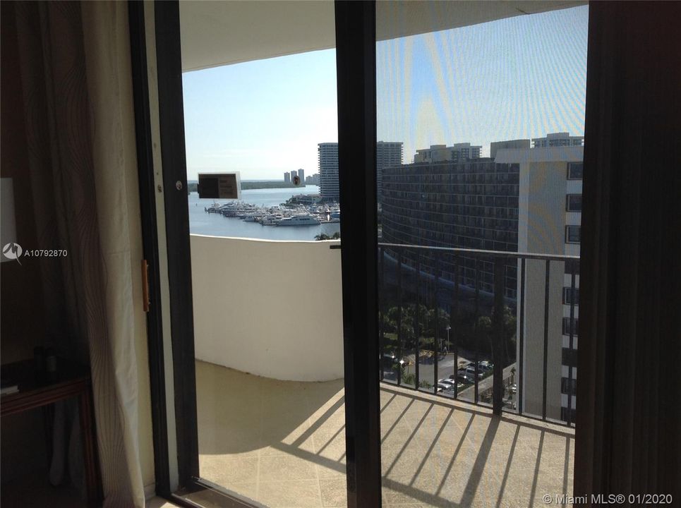 最近售出: $325,000 (2 贝兹, 2 浴室, 1322 平方英尺)