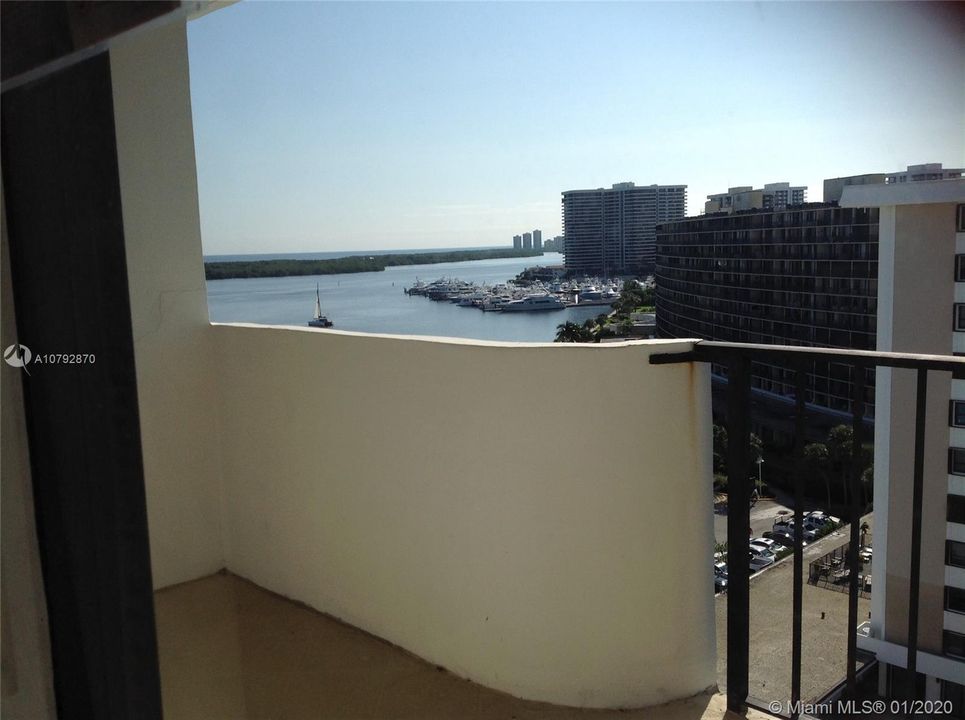 最近售出: $325,000 (2 贝兹, 2 浴室, 1322 平方英尺)