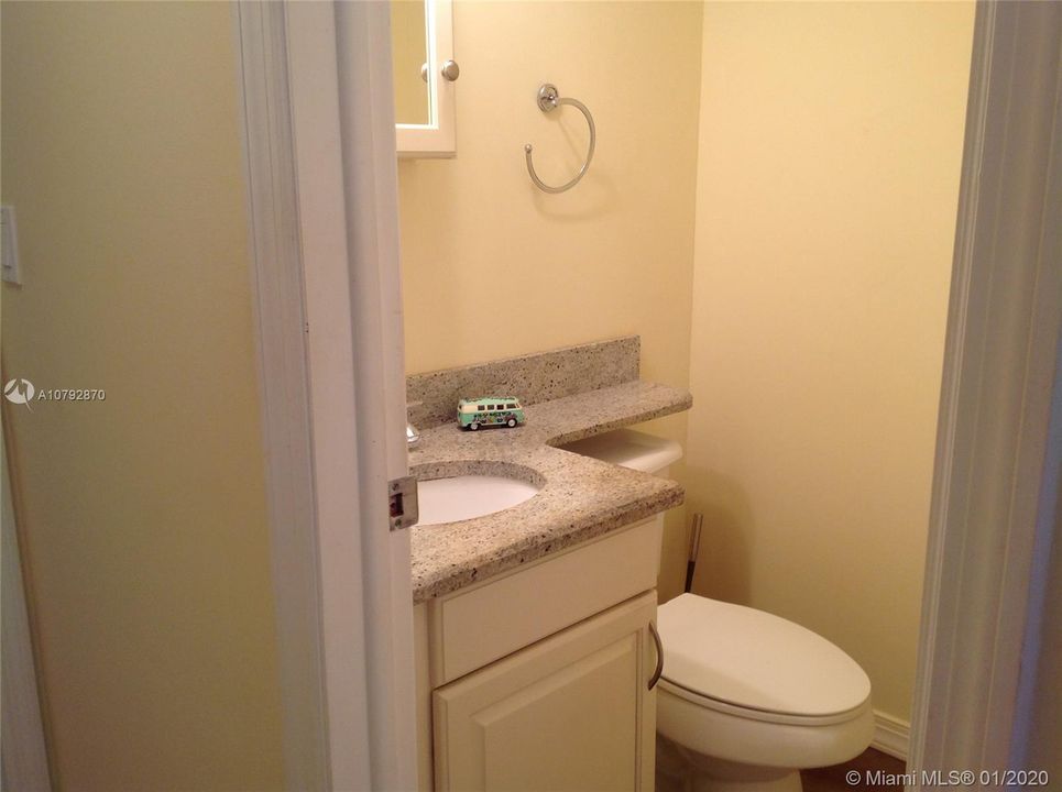 最近售出: $325,000 (2 贝兹, 2 浴室, 1322 平方英尺)