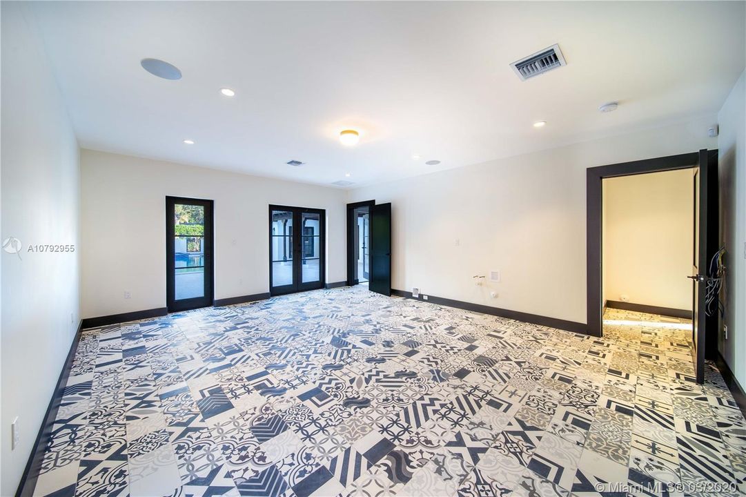 Detached Guest House - Downstairs
