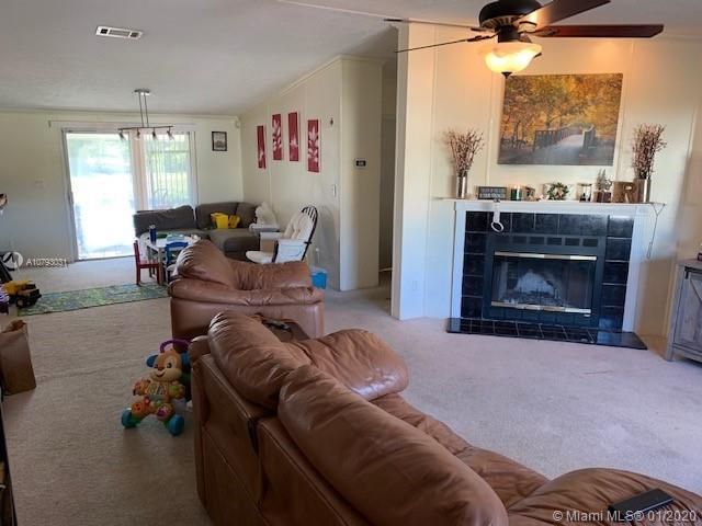 FIRE PLACE IN FAMILY ROOM