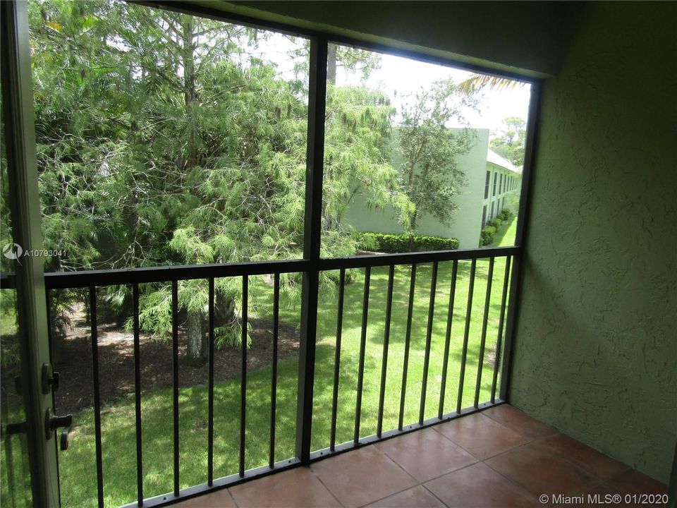 Recently Rented: $1,400 (2 beds, 2 baths, 980 Square Feet)