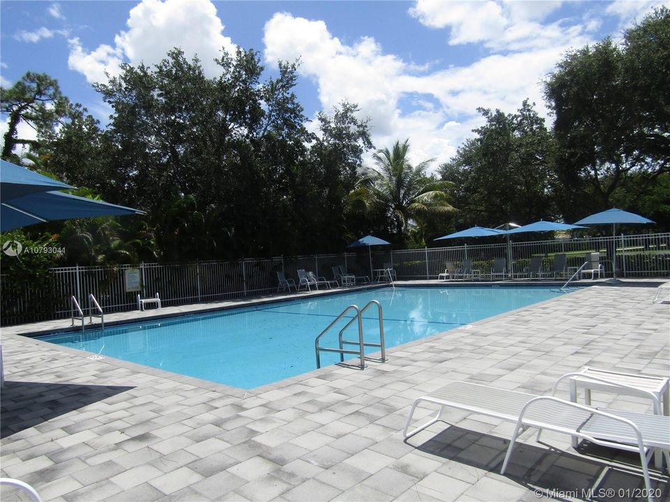 Recently Rented: $1,400 (2 beds, 2 baths, 980 Square Feet)