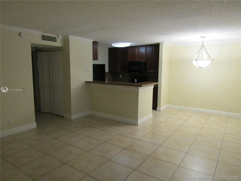 Recently Rented: $1,400 (2 beds, 2 baths, 980 Square Feet)