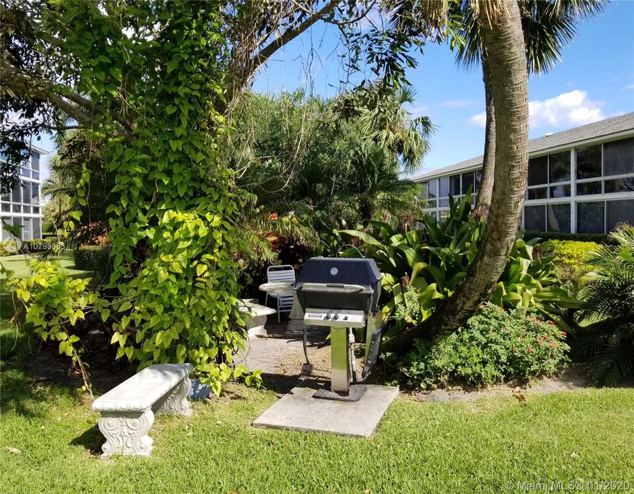 Vendido Recientemente: $220,000 (2 camas, 2 baños, 1092 Pies cuadrados)