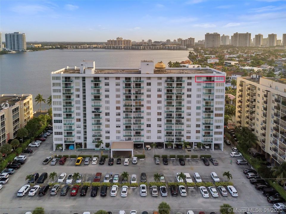 Недавно продано: $174,999 (2 спален, 2 ванн, 1145 Квадратных фут)