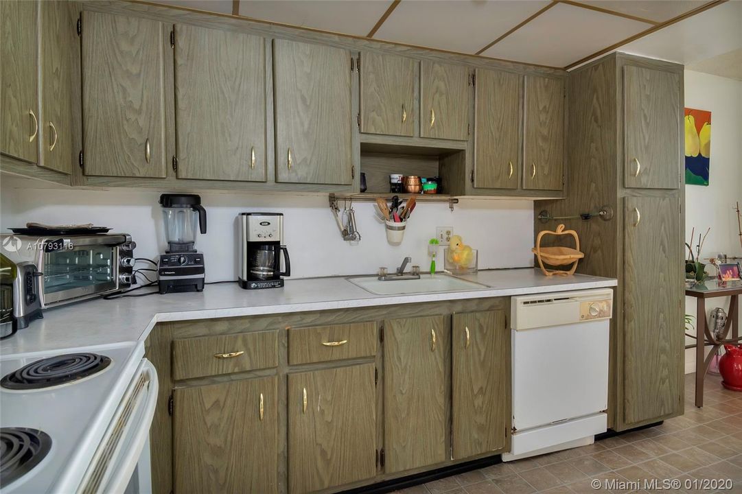 Недавно продано: $174,999 (2 спален, 2 ванн, 1145 Квадратных фут)