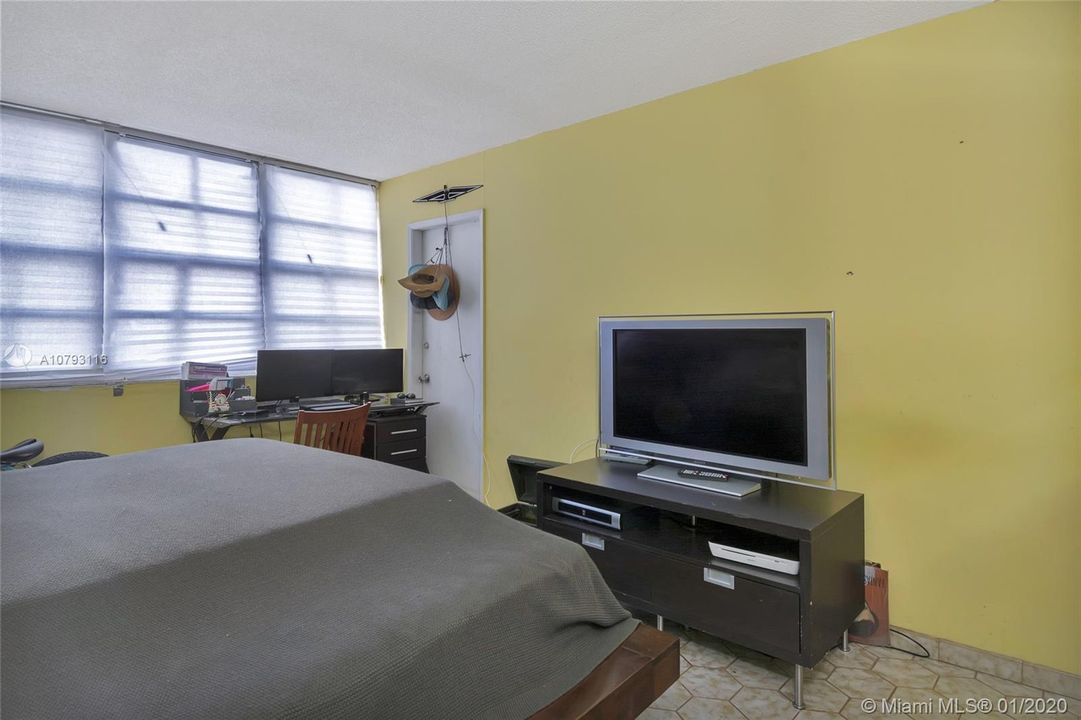 Недавно продано: $174,999 (2 спален, 2 ванн, 1145 Квадратных фут)
