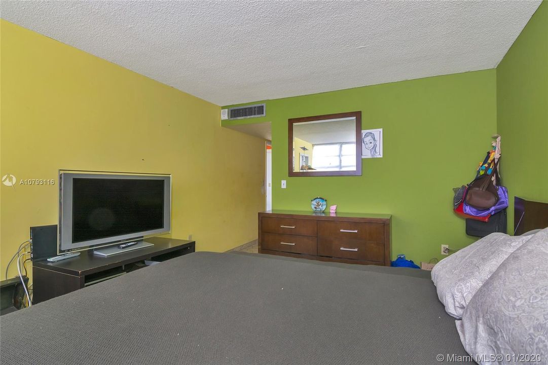 Недавно продано: $174,999 (2 спален, 2 ванн, 1145 Квадратных фут)
