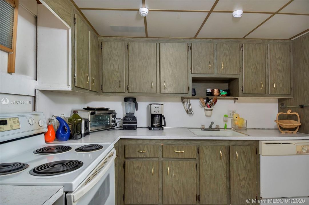 Недавно продано: $174,999 (2 спален, 2 ванн, 1145 Квадратных фут)