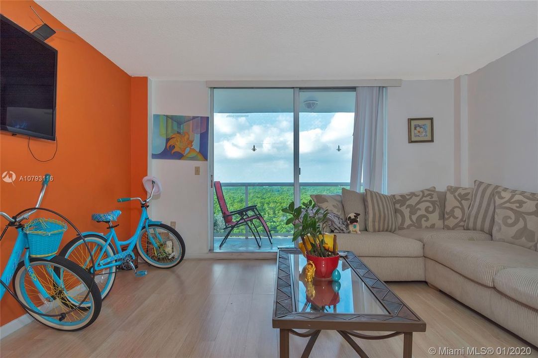 Недавно продано: $174,999 (2 спален, 2 ванн, 1145 Квадратных фут)