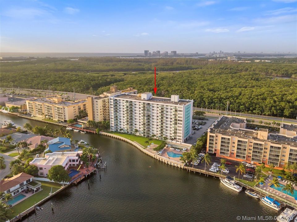 Недавно продано: $174,999 (2 спален, 2 ванн, 1145 Квадратных фут)