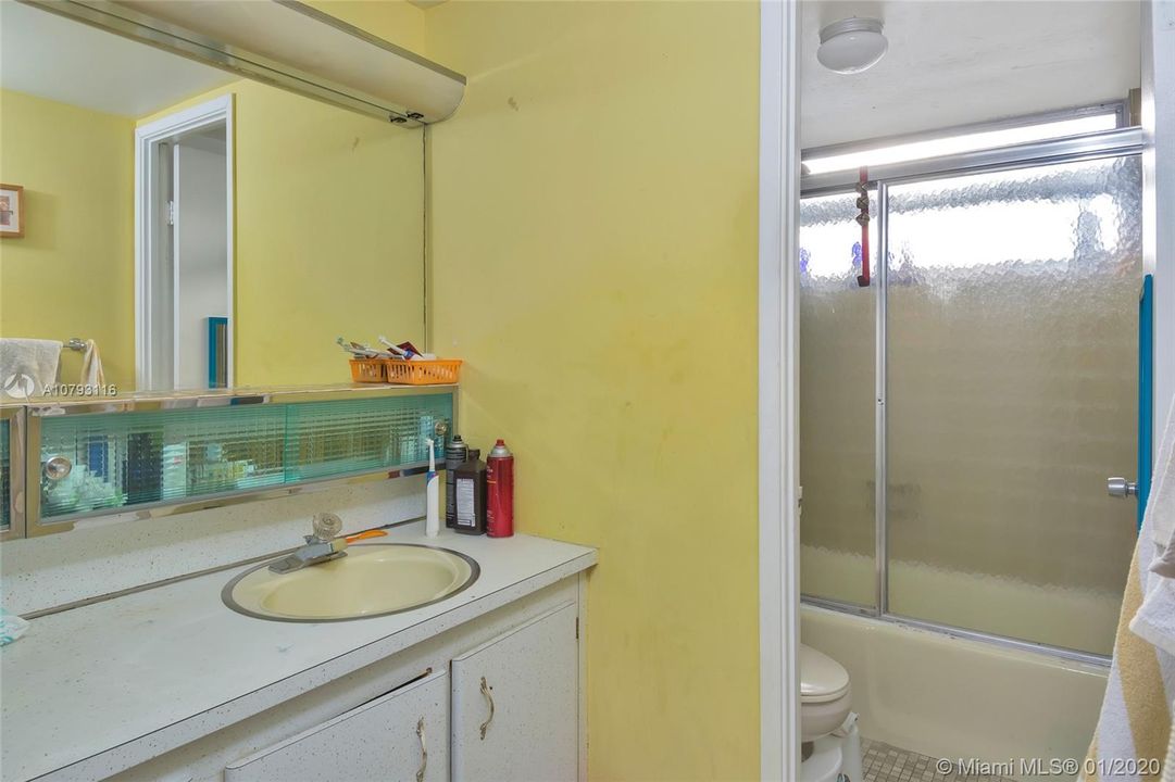 Недавно продано: $174,999 (2 спален, 2 ванн, 1145 Квадратных фут)