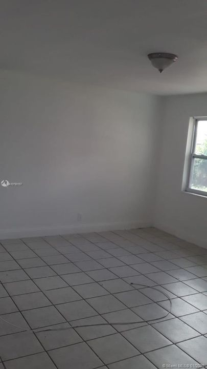 Recently Rented: $1,200 (3 beds, 2 baths, 1080 Square Feet)