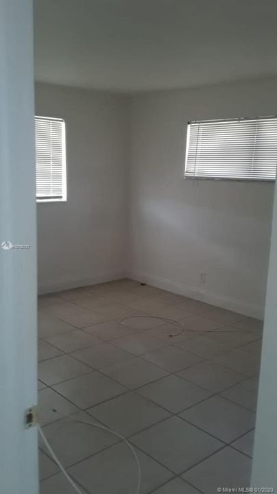 Recently Rented: $1,200 (3 beds, 2 baths, 1080 Square Feet)