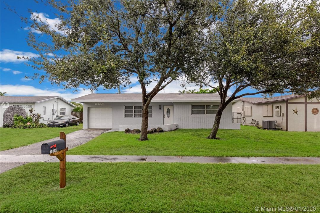 Recently Sold: $294,900 (3 beds, 2 baths, 923 Square Feet)