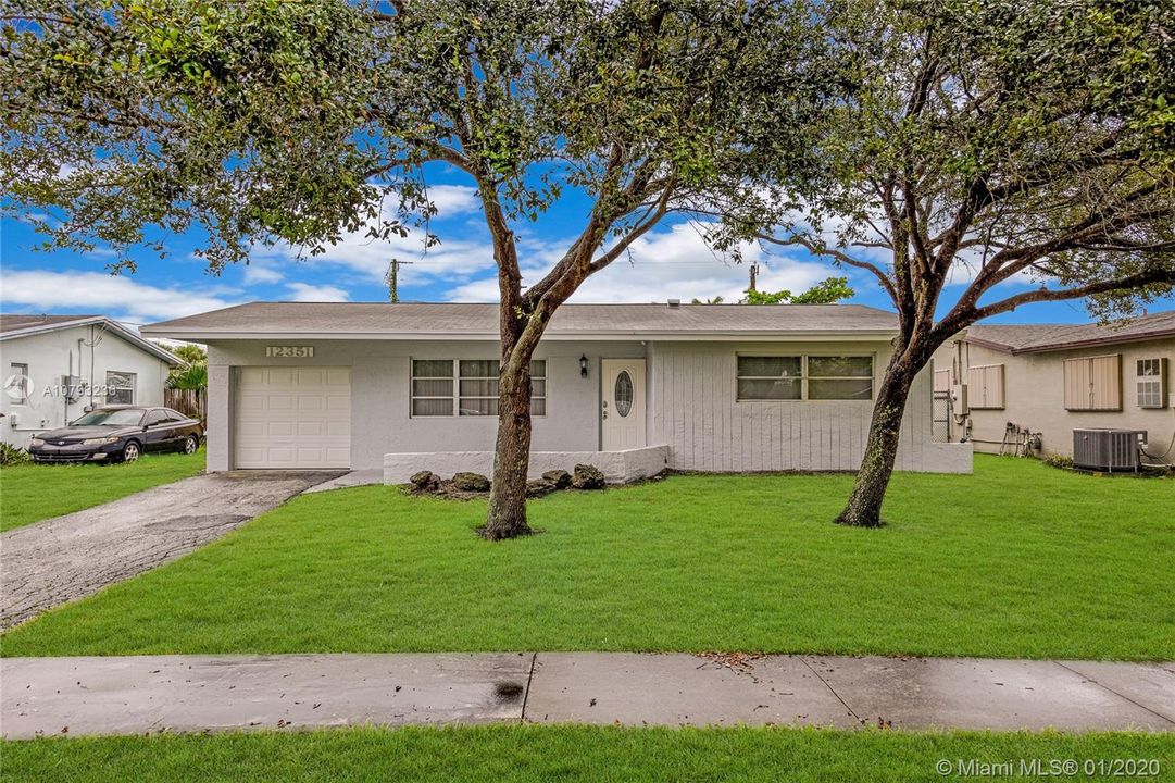 Recently Sold: $294,900 (3 beds, 2 baths, 923 Square Feet)