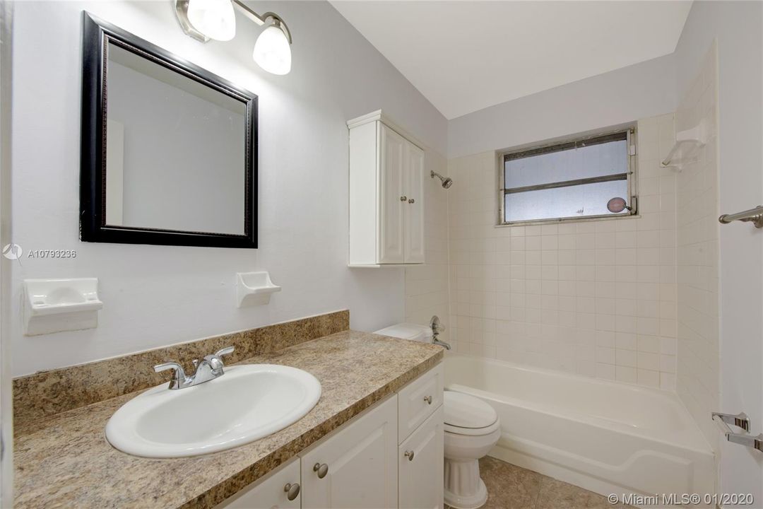 Recently Sold: $294,900 (3 beds, 2 baths, 923 Square Feet)