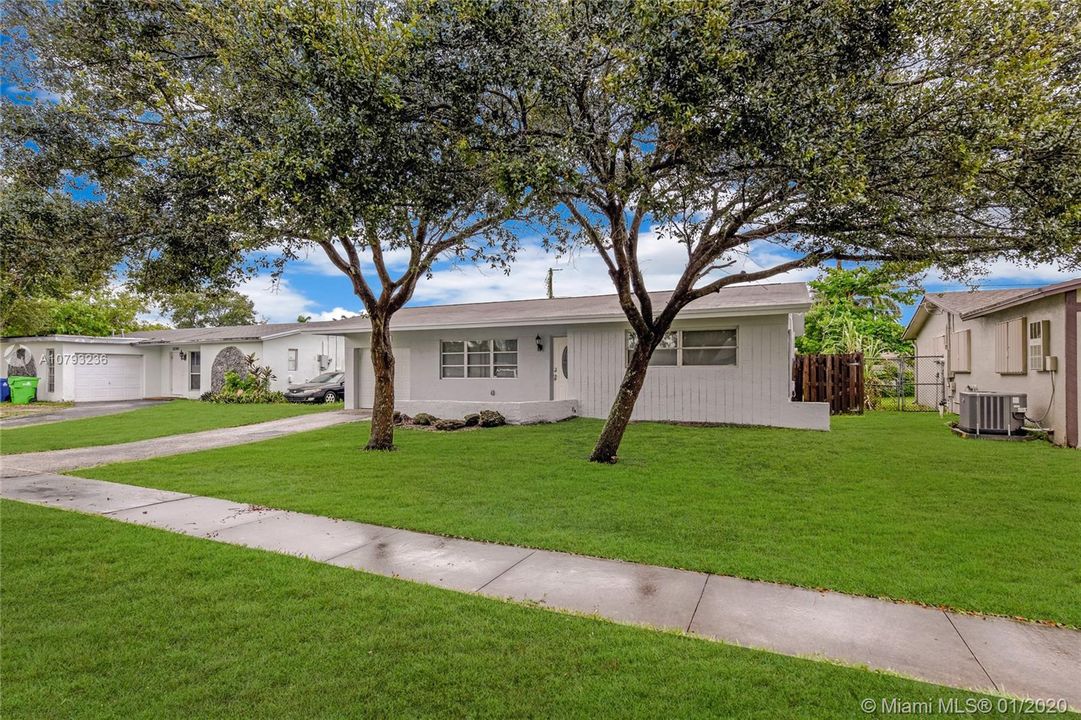 Recently Sold: $294,900 (3 beds, 2 baths, 923 Square Feet)