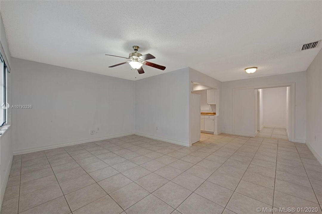 Recently Sold: $294,900 (3 beds, 2 baths, 923 Square Feet)
