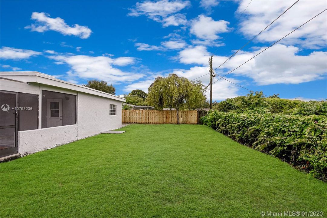 Recently Sold: $294,900 (3 beds, 2 baths, 923 Square Feet)