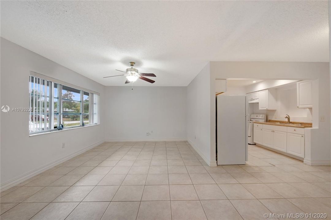 Recently Sold: $294,900 (3 beds, 2 baths, 923 Square Feet)